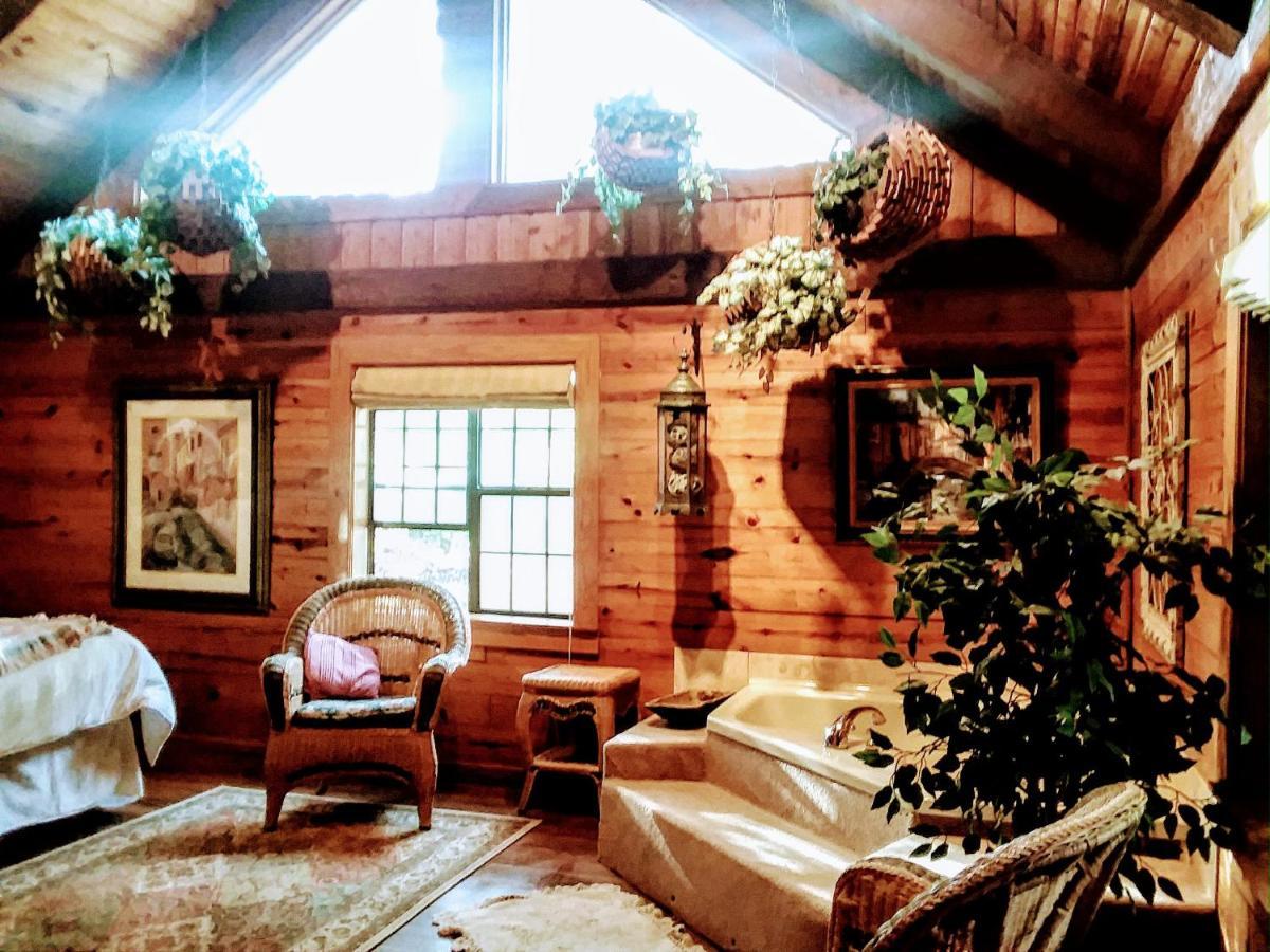 Chalet Cherokee Mountain Log Eureka Springs